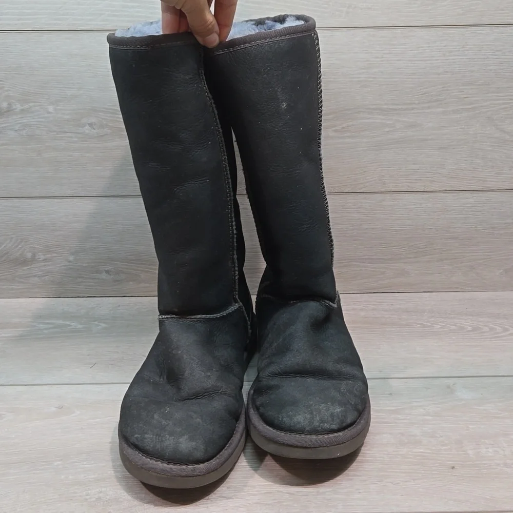 Ugg Australia Women Classic Tall 5823 Leather Sheepskin Boots shoes sz 8